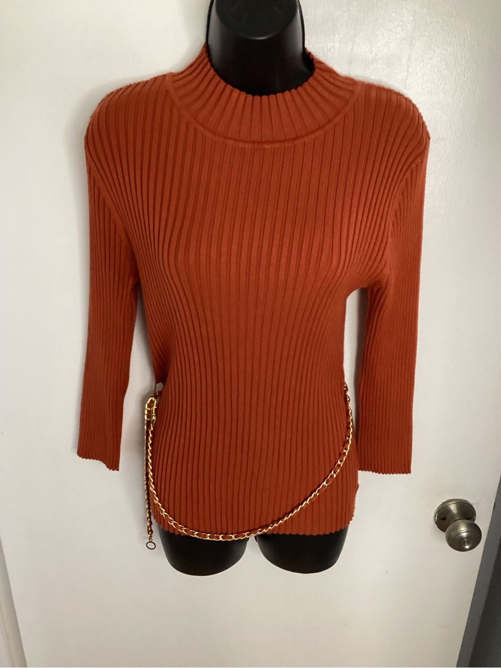 Vintage Ribbed Mock Neck Sweater in Rust with Decorative Gold Chain L